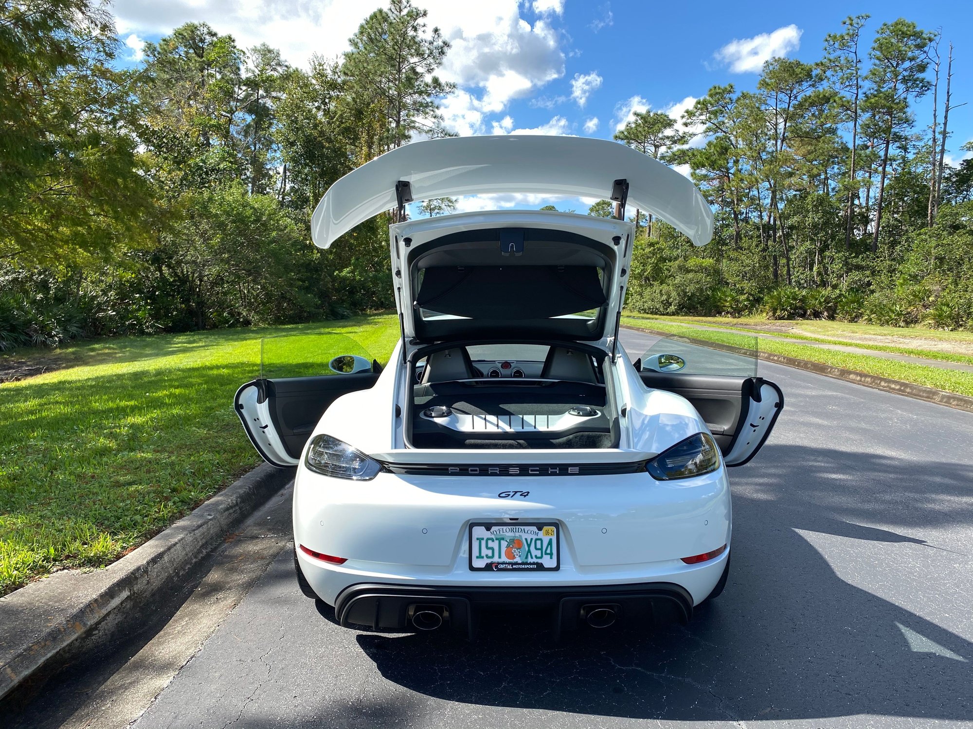 2020 Porsche 718 Cayman - **2020 718 GT4 800miles (Florida Owned) - Used - VIN WP0ACAA83LK289329 - 879 Miles - Manual - Coupe - White - Winter Springs, FL 32708, United States