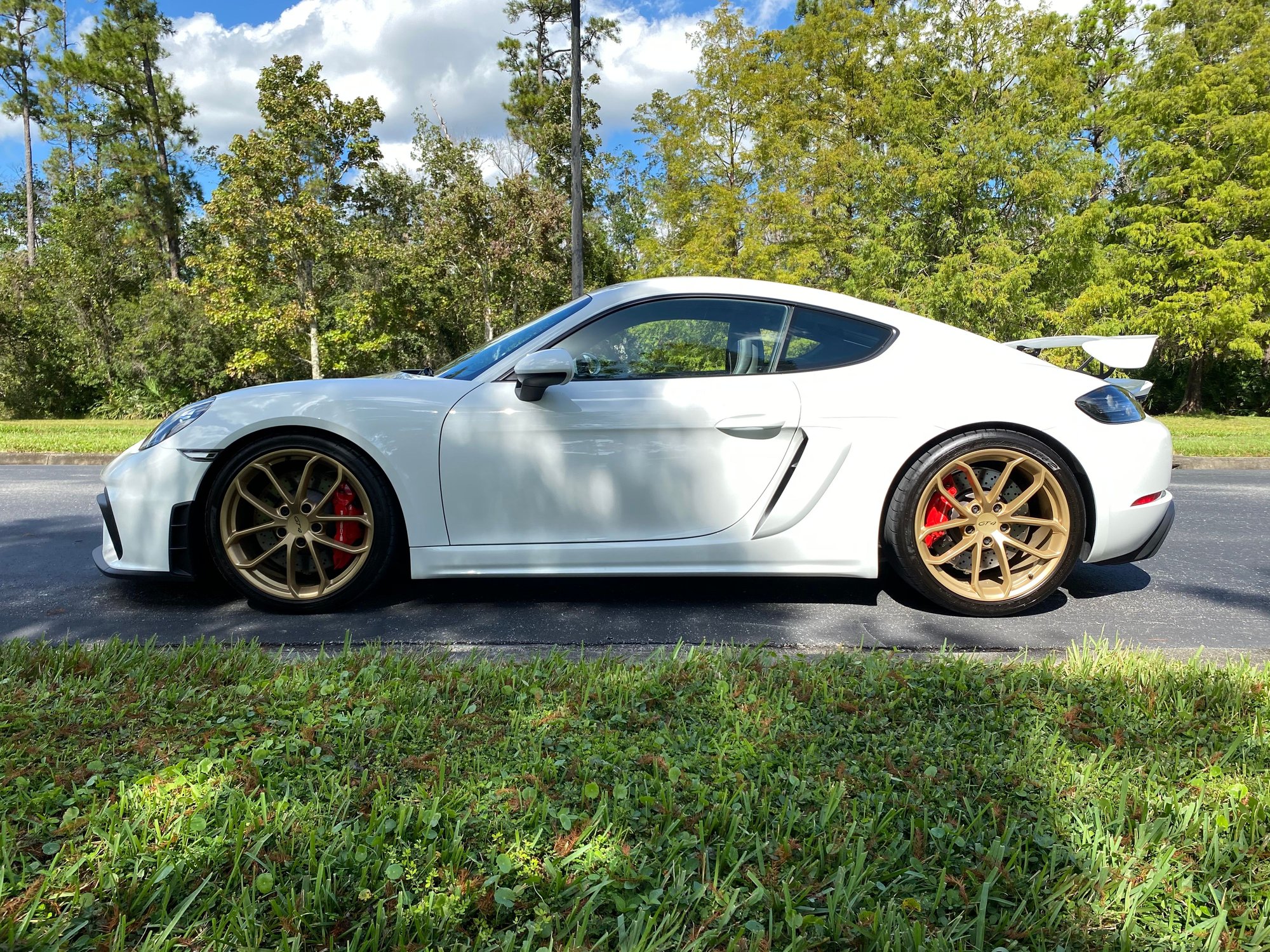 2020 Porsche 718 Cayman - **2020 718 GT4 800miles (Florida Owned) - Used - VIN WP0ACAA83LK289329 - 879 Miles - Manual - Coupe - White - Winter Springs, FL 32708, United States