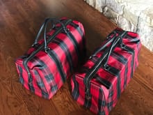 Two new beautiful 40 Jahre (circa 2003) matching and sequentially numbered canvas duffle bags. These were limited to 911 copies. Here are two of them. Trim is leather with deviating white stitching.