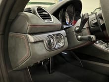 Dash side end trin in leather/ racetex, steering column leather