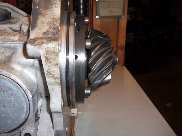 Side view of pinion gear, showing external sealing O-ring on the separator plate for sealing the differential casing.
