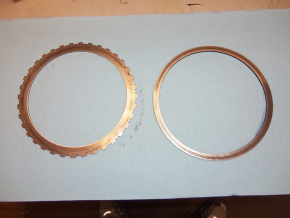 First B3 clutch steel at left, shim at right. As per WSM Volume 3, this outer steel is 2.8mm thick.