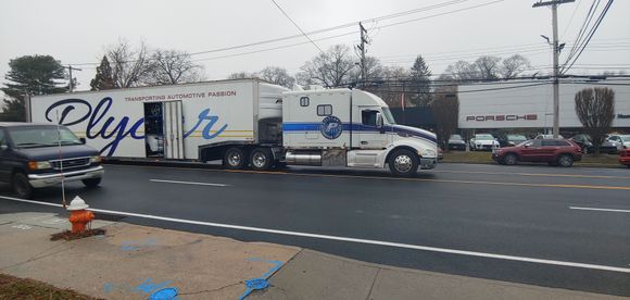 They unload in the middle of a busy road. Welcome to NY!