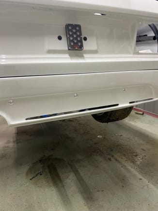 Rear bumper and rain light installed