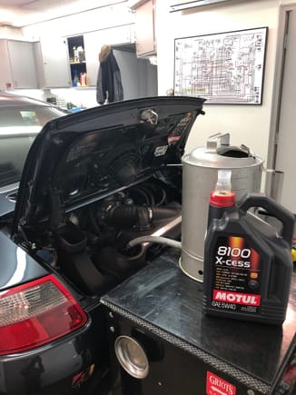 Oil changing day. 8.5L including filling filter was perfect. 