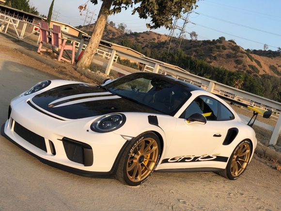 GT3 RS after rims powder coated to gold