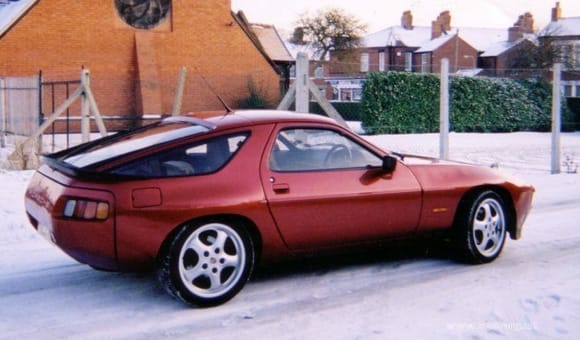 Early 928 with GTS quarter panels side view 