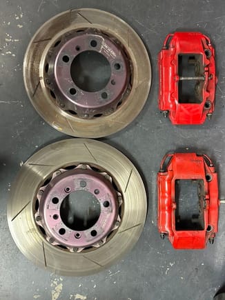 stock sized rears vs Gt4 with 350mm rotor. 