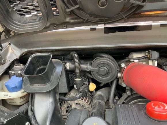 Indie’s parking lot is dusty and so is engine bay now.