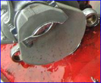 The typical eye shaped weak area of the crank