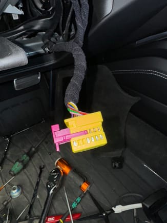 This photo shows the steering column electronic connector secondary release - once this pink lock is released, then terminals can me removed.