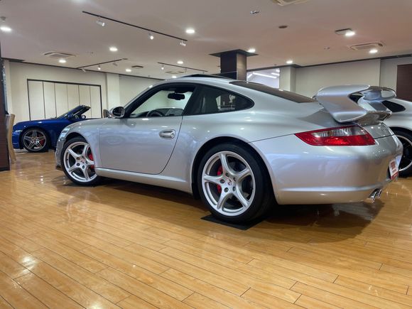 19" Porsche Classic wheels, sunroof, and aero. It was hard to top this.