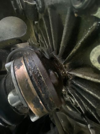 this is what it looks like when the leak starts - the flange is coming out of the diff.