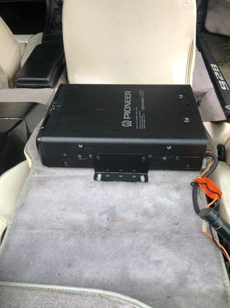 Here is the VCR sized 6 cd changer bolted to the passanger side jump seat. I am thankful the screw holes did not show. if anyone wants a Pioneer CDX-M40 (no idea why) I got one