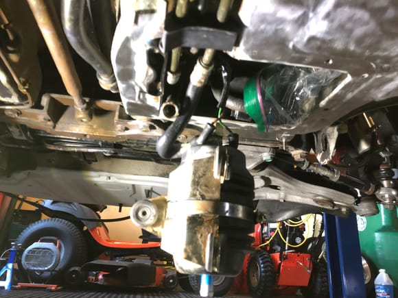 Disconnecting the remaining fuel line with a 17mm and 19mm wrench was a bit challenging in this tight space.