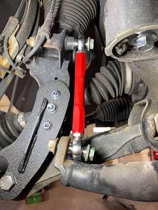 NOW, this is another Eurowise official pic from their product direct page... this is the passenger side endlink install. Cool red huh? But also, see how the bottom is installed on the "inside" of the swaybar vs the outside as factory? And as their first few photos?