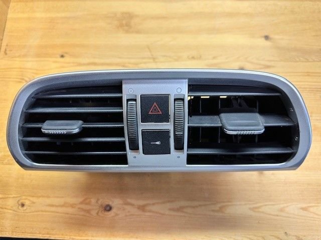 Interior/Upholstery - Center Air Vent 997 911 2005-08 - Used - -1 to 2025  All Models - Spring, TX 77389, United States