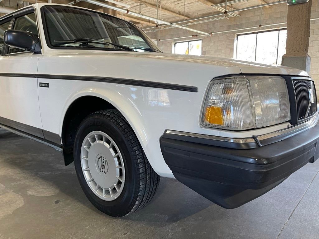 1992 Volvo 240 - 1992 Volvo 240 Wagon *One Owner* *Excellent Condition* - Used - VIN YV1AW8806N1927487 - 4 cyl - 2WD - Automatic - Wagon - White - Exton, PA 19341, United States