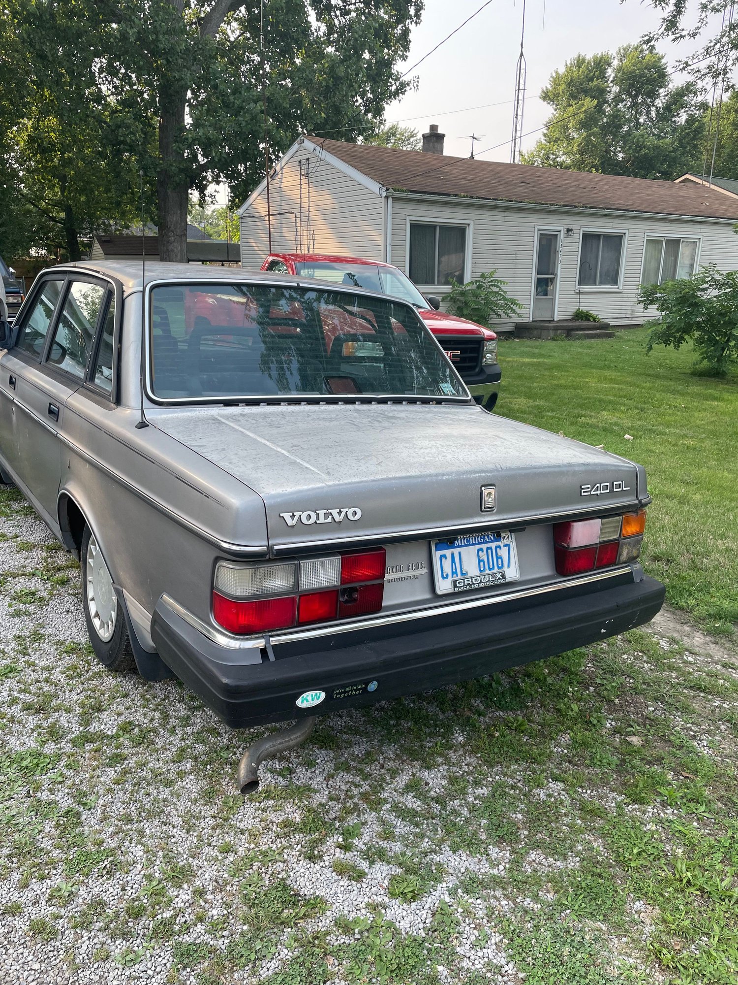 1990 Volvo 240 - 1990 240 DL sedan 115,000 mi - Used - VIN YV1AA8840L1419305 - 115,895 Miles - 2 cyl - 2WD - Automatic - Sedan - Silver - Monroe, MI 48161, United States