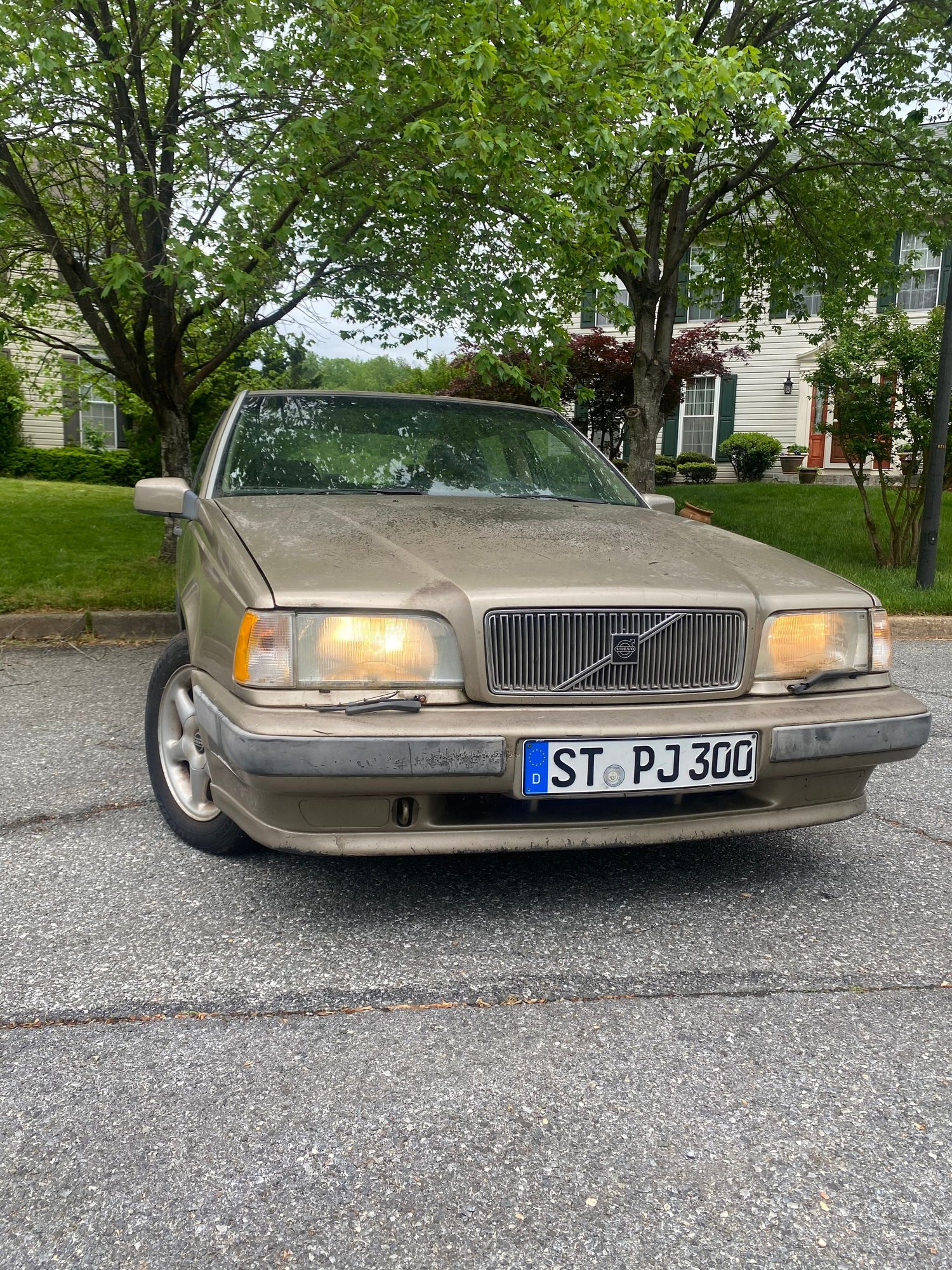 1993 Volvo 850 - 1993 Volvo 850 GLT - Used - VIN YV1LS5502P2091858 - 122,872 Miles - 5 cyl - 2WD - Automatic - Sedan - Gold - Glenn Dale, MD 20706, United States