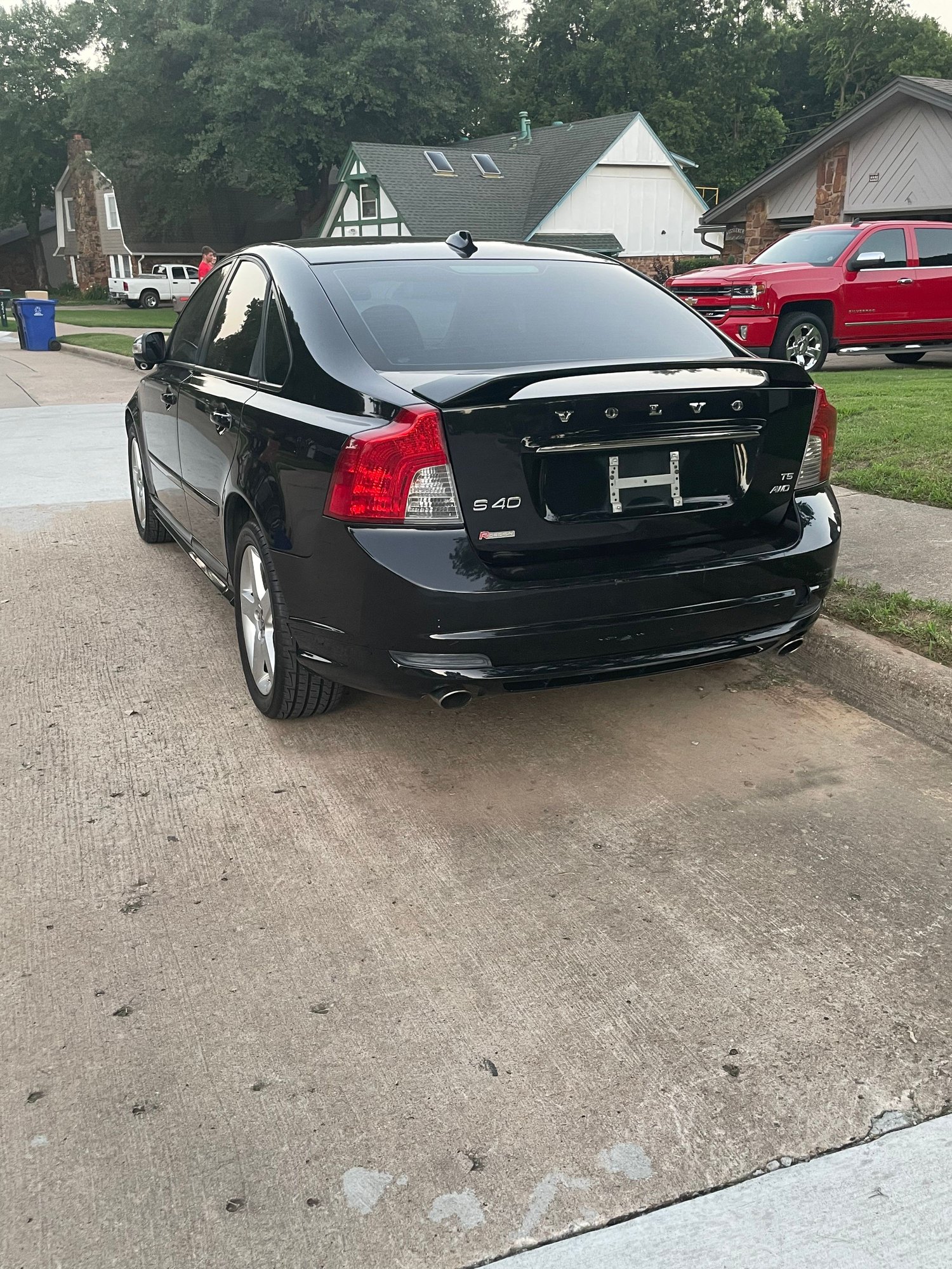 2010 Volvo S40 - 2010 Volvo S40 (Turbo) R-Design / AWD - Used - VIN YV1672MHXA2506825 - 120,000 Miles - 5 cyl - AWD - Manual - Sedan - Black - Tulsa, OK 74135, United States