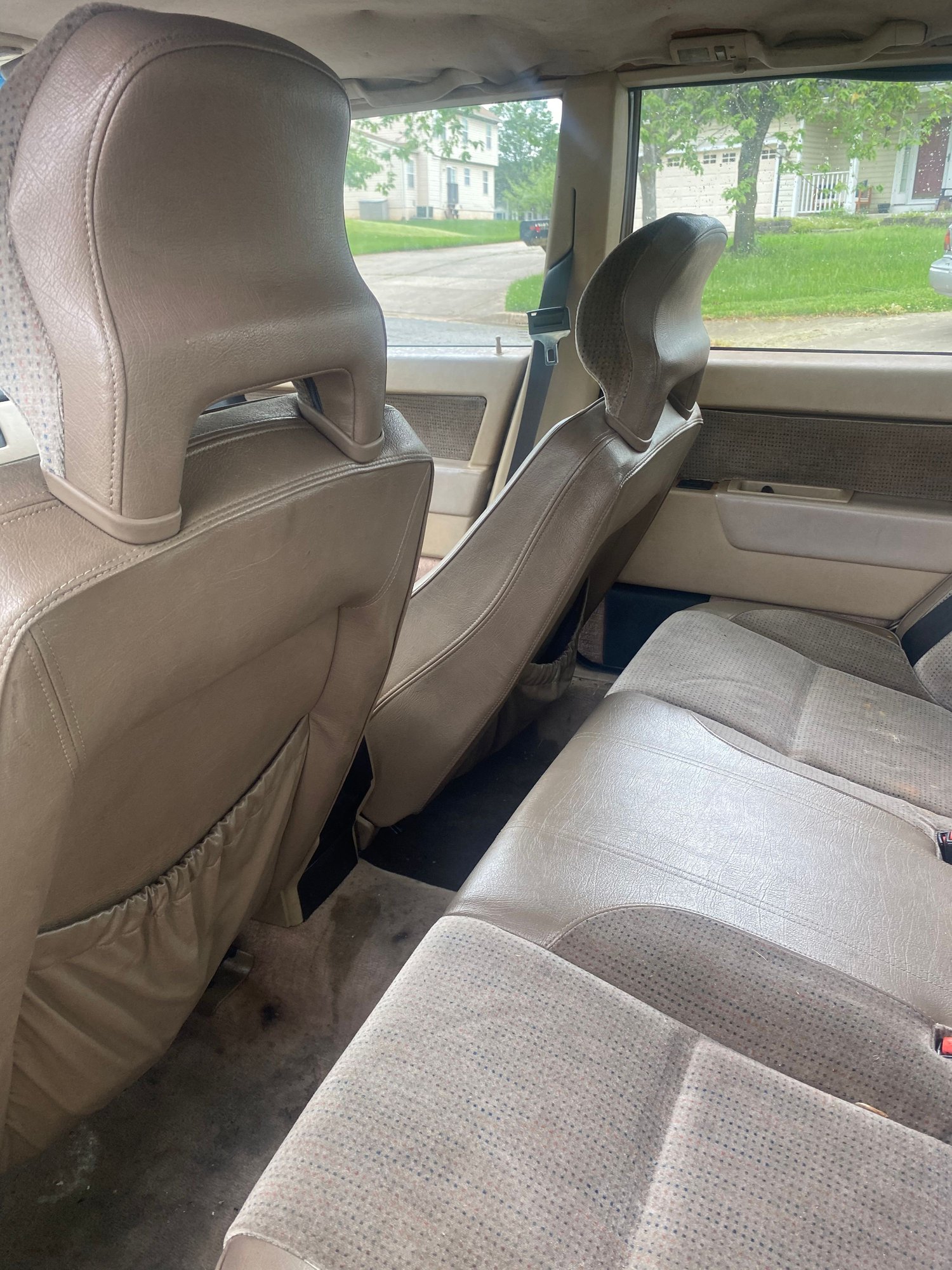 1993 Volvo 850 - 1993 Volvo 850 GLT - Used - VIN YVILS5502P2091858 - 122,872 Miles - 5 cyl - 2WD - Automatic - Sedan - Gold - Glenn Dale, MD 20706, United States