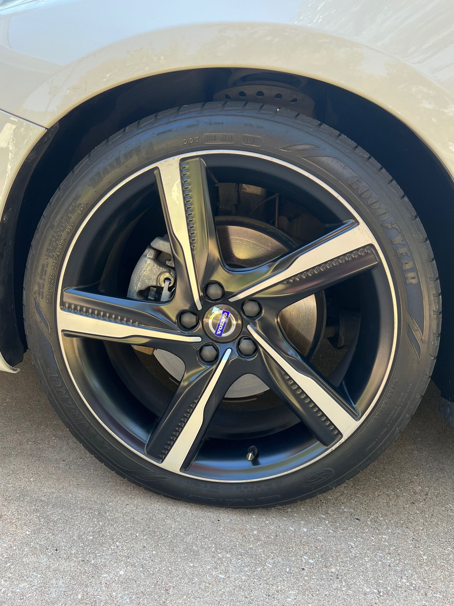 2016 Volvo S60 - 2016 Volvo S60 T5 R-Design with CPO Warranty til Nov. 2025 - Used - VIN YV126MFP1G2395379 - 4 cyl - 2WD - Automatic - Sedan - White - Austin, TX 78749, United States