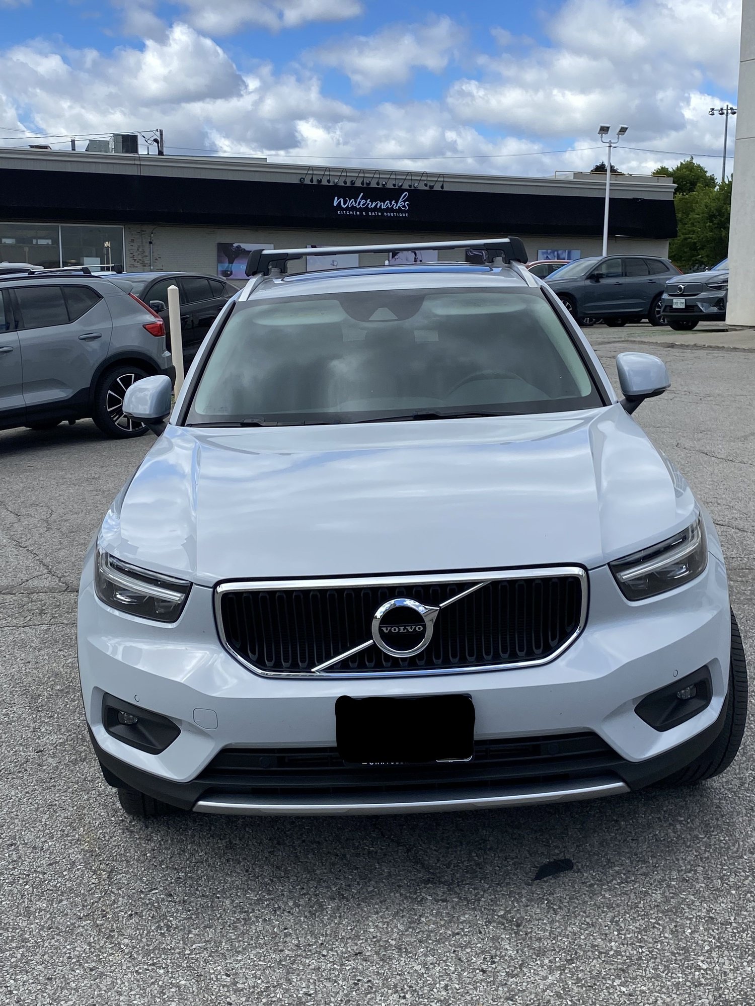 2021 Volvo XC40 - 2021 XC 40 Momentum - GREAT OPPORTUNITY due to changed work /RELOCATION - Used - VIN YV4162UK9M2414184 - 60,000 Miles - 2 cyl - AWD - Automatic - SUV - White - Etobicoke, ON M8Z2E9, Canada