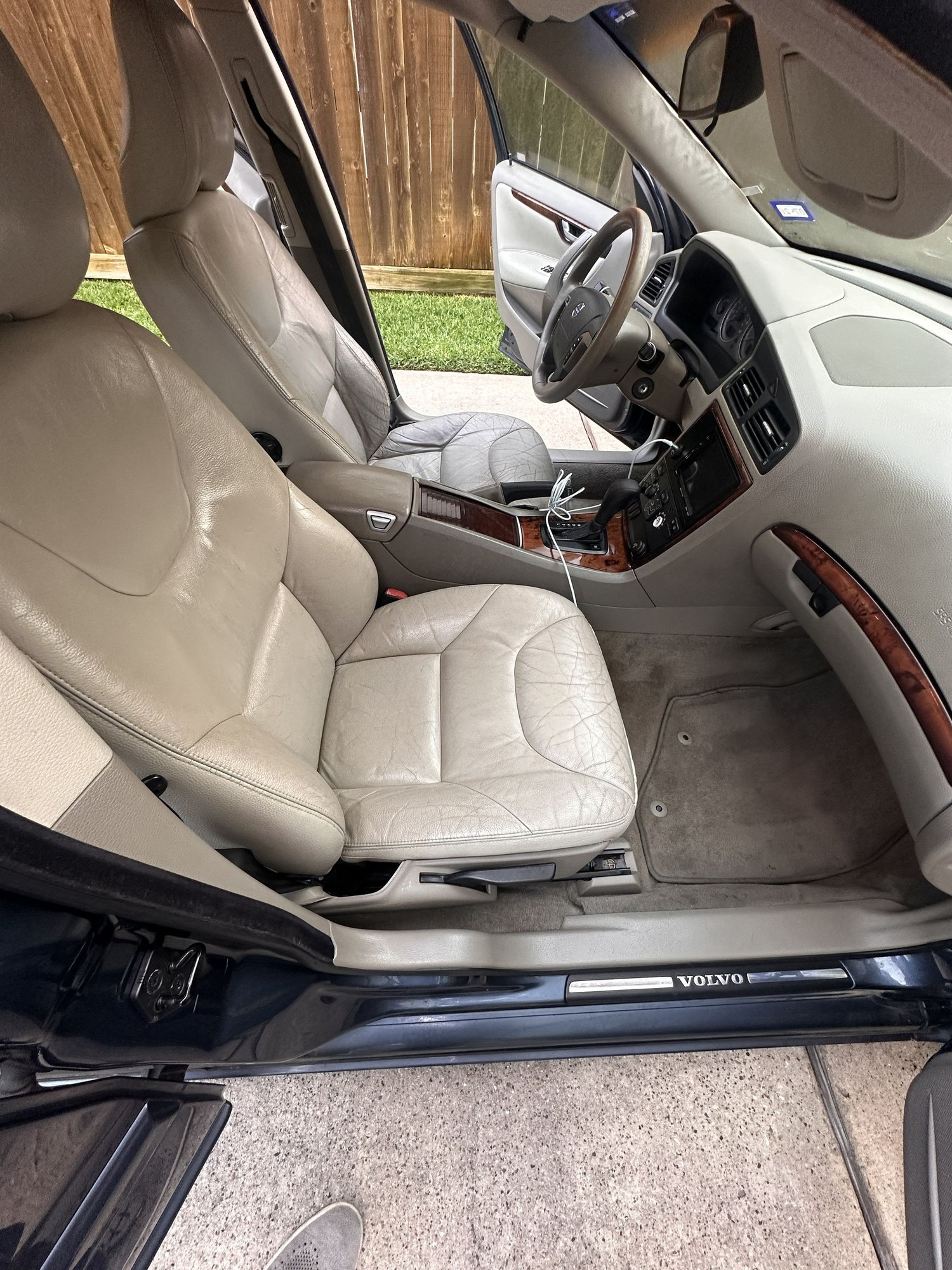 2007 Volvo V70 - 2007 Volvo V70 (P2) | 210k Mi | No Accidents | Full Service History | Texas Car - Used - VIN YV1SW612972635740 - 210,400 Miles - 5 cyl - 2WD - Automatic - Wagon - Blue - Cypress, TX 77429, United States