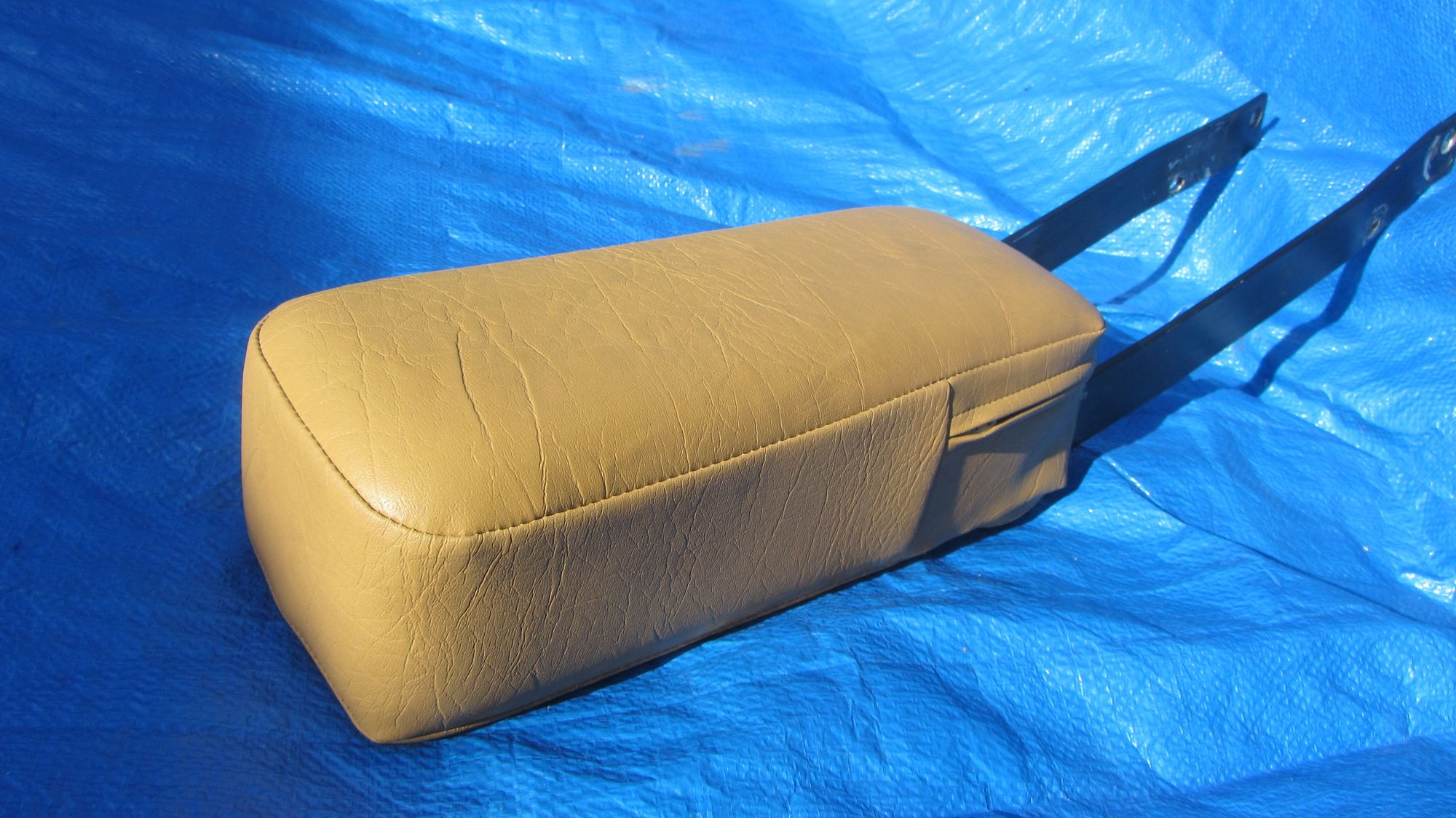 Interior/Upholstery - Volvo 240 244 245 OEM Vinyl Sedan Wagon Tan Center Console Super Rare Armrest - Used - 1980 to 1993 Volvo 240 - Sacramento, CA 95832, United States