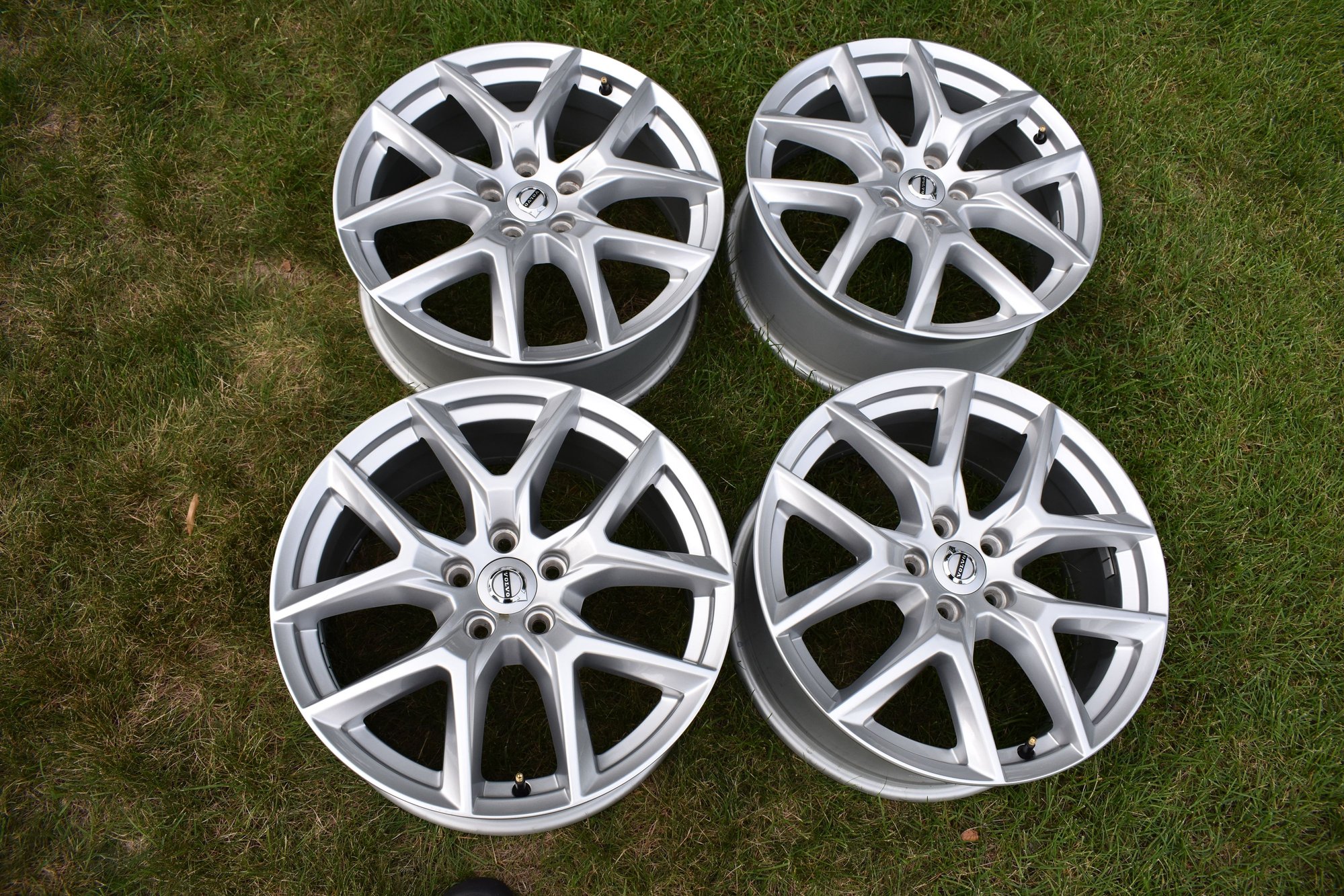 Wheels and Tires/Axles - 2018, 2019 XC60 18X7.5 Alloy Wheels--Excellent Condition - Used - 2018 to 2019 Volvo XC60 - Atkinson, NH 03811, United States