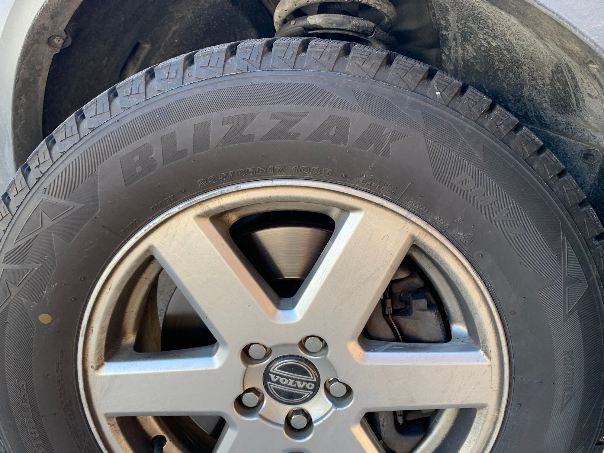 Wheels and Tires/Axles - Set of 17" OEM wheels for 2004-13 Volvo XC90 with like-new Bridgestone Blizzaks - Used - 2003 to 2014 Volvo XC90 - Centennial, CO 80112, United States