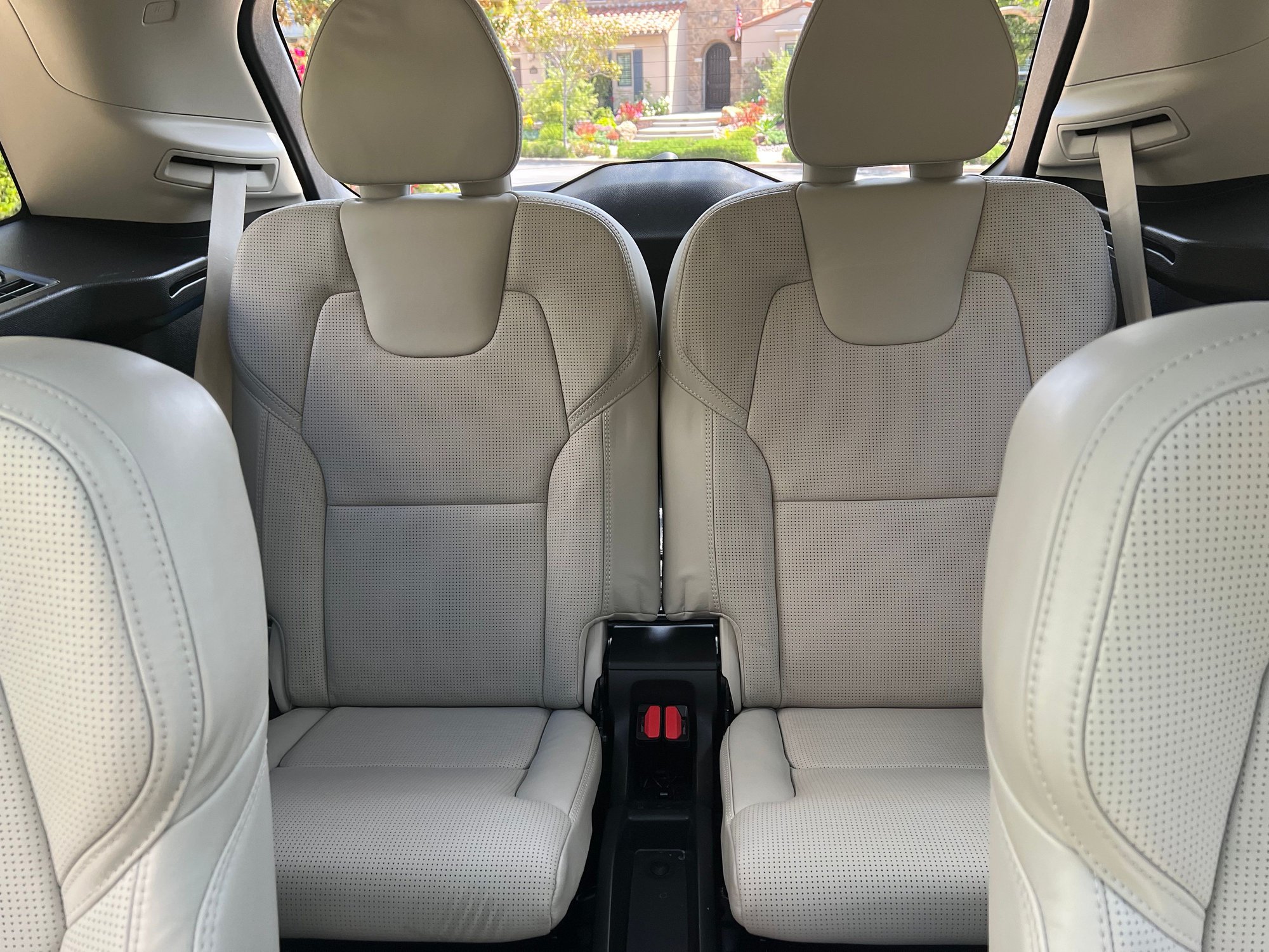2020 Volvo XC90 - 2020 Volvo XC90 T6 Inscription 6 Passenger 28K Miles Original Owner Meticulously Main - Used - VIN YV4A221L0L1565685 - 29,000 Miles - 4 cyl - AWD - Automatic - SUV - Gray - San Diego, CA 92127, United States
