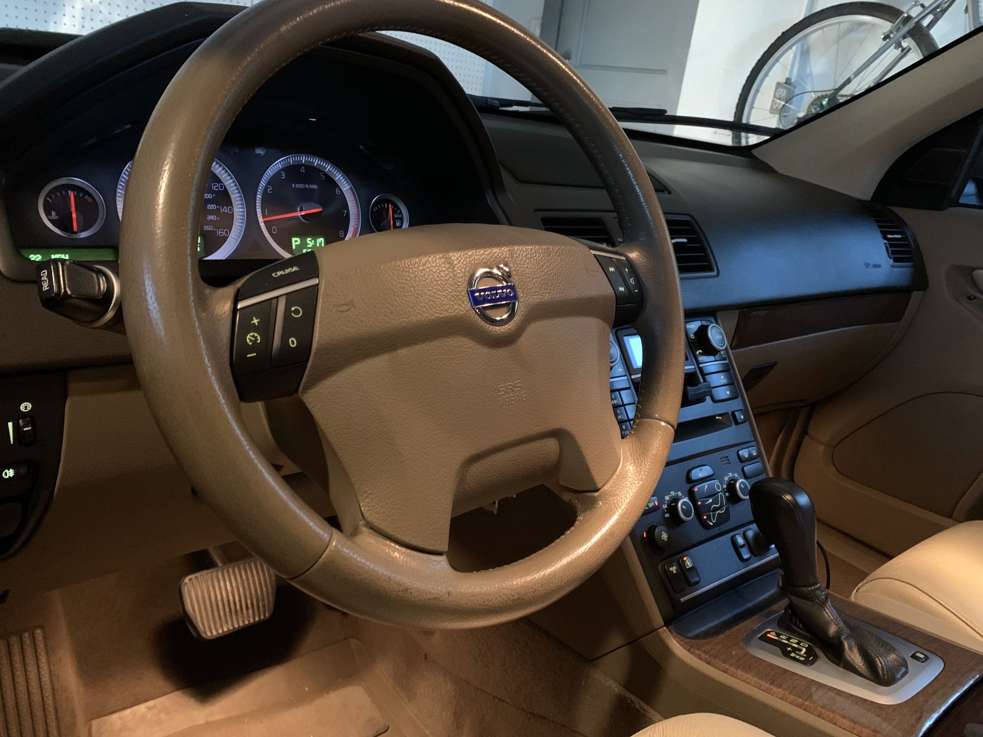 2012 Volvo XC90 - Original Owner selling Volvo XC90 AWD - Used - VIN YV4952cz8c1625885 - 100,561 Miles - 6 cyl - AWD - Automatic - SUV - Gray - Fairfield, CT 06825, United States