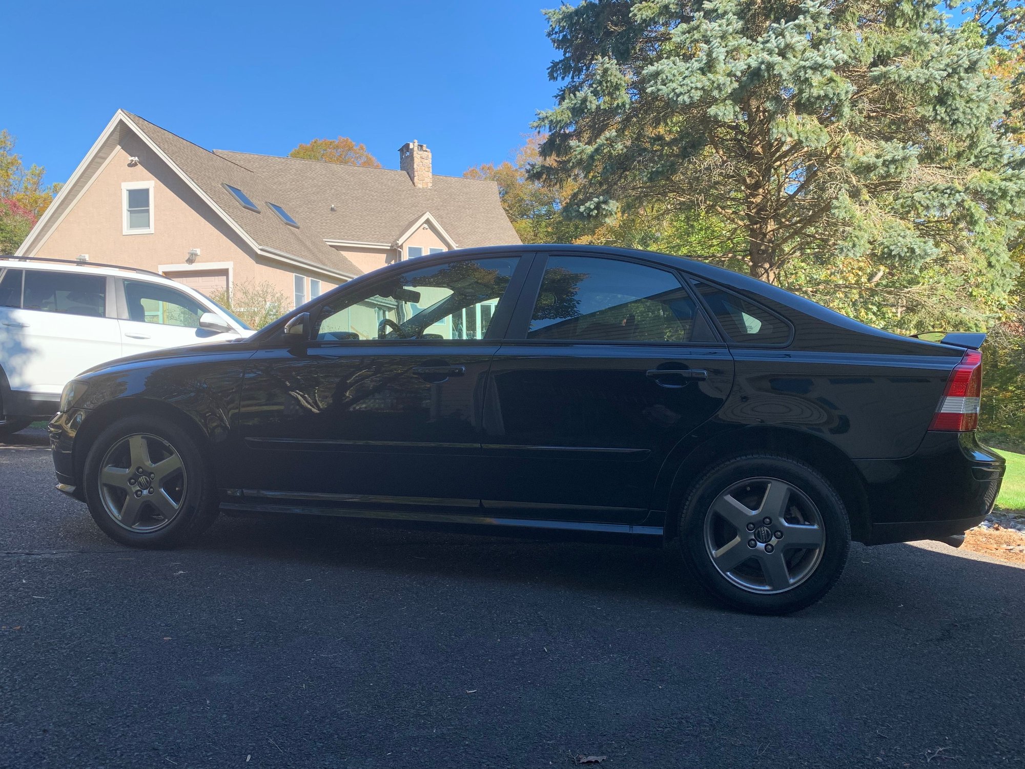 2005 Volvo S40 - Fs - 2005 s40 t5 awd - Used - VIN YV1MH682152117241 - 120,600 Miles - 5 cyl - AWD - Automatic - Sedan - Black - Buckingham, PA 18902, United States