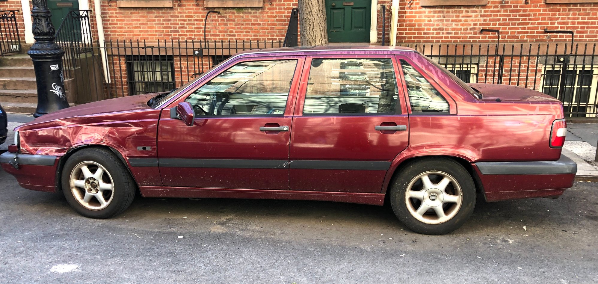 1995 Volvo 850 - 1995 Volvo 850 GLT Sedan - $500 cash - in Manhattan - Used - VIN YV1LS5512S1208135 - 5 cyl - 4WD - Automatic - Sedan - Red - New York, NY 10014, United States