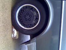 The hubcap on the car...