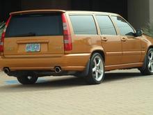 Volvo V70 R in Saffron