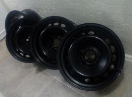 Wheels and Tires/Axles - Genuine Volvo 16" Steel Rims & Matching Hubcaps - Used - 2001 to 2009 Volvo S60 - Middleton, NS B0S1P0, Canada
