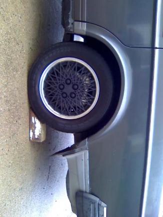 The hubcap on the car...