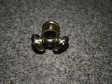 Note: the roller spline has two sides. Here a picture of the beveled side. This side faces outward toward the wheels when installed again