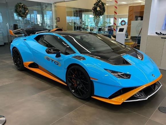 What a way to end 2020 with this marvelous Lamborghini Huracan STO located in Sterling, Virginia. Hope you all have a great Happy New Year! 