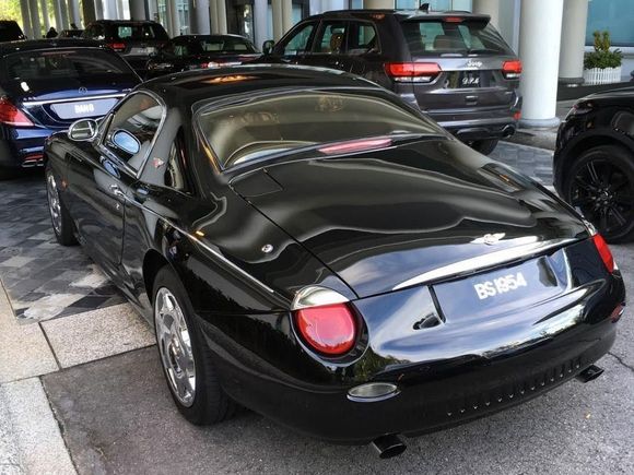 How rare is it to see a Bentley Buccaneer on the public roads of Brunei? Not very often. Supercars like this are a special breed. 