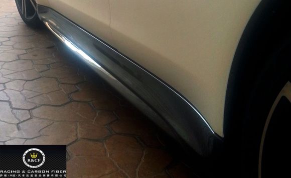 100% carbon fiber side skirts