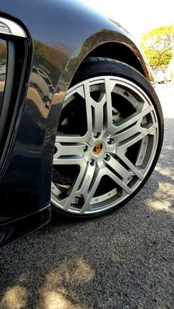 Kahn Wheels - UK - something different to US stuff - 22inch - super strong - adapted from original made for RR Sport
