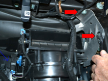 blue arrow showing servo motor location. ignore the red arrows....