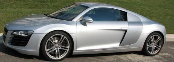 Side view of the R8's gorgeous exterior, visit
http://www.mach5cars.com/exotic_luxury_rental_car_details/Audi_R8_Car_Rental.html for more information!