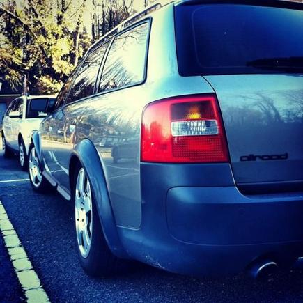 2004 Allroad w/ busted suspension compressor... makes it look dumped.
