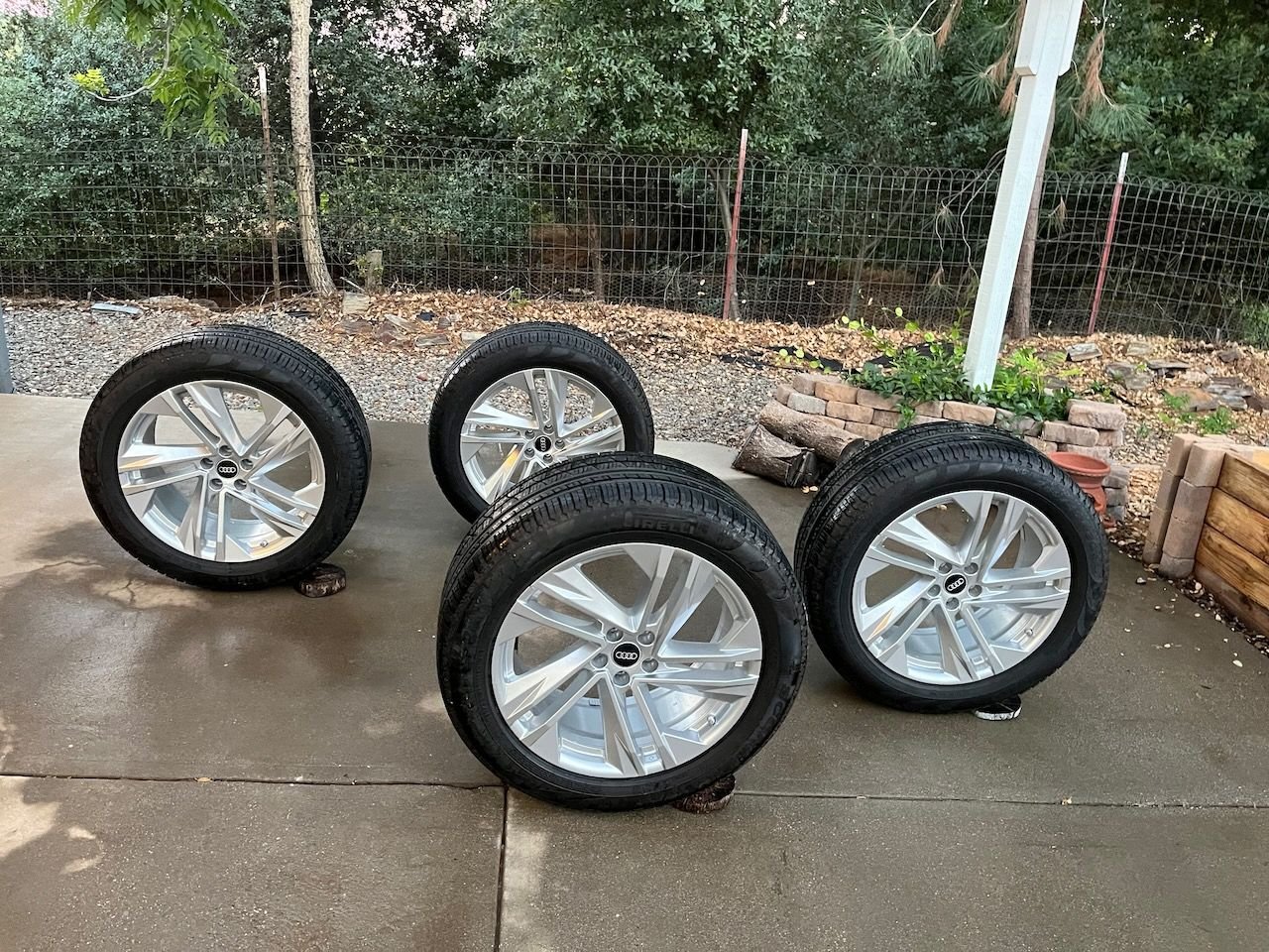 2022 Q7 20" OEM Wheels + Pirelli Run Flat Tires // Almost New (5k miles) // OEM TPMS AudiWorld