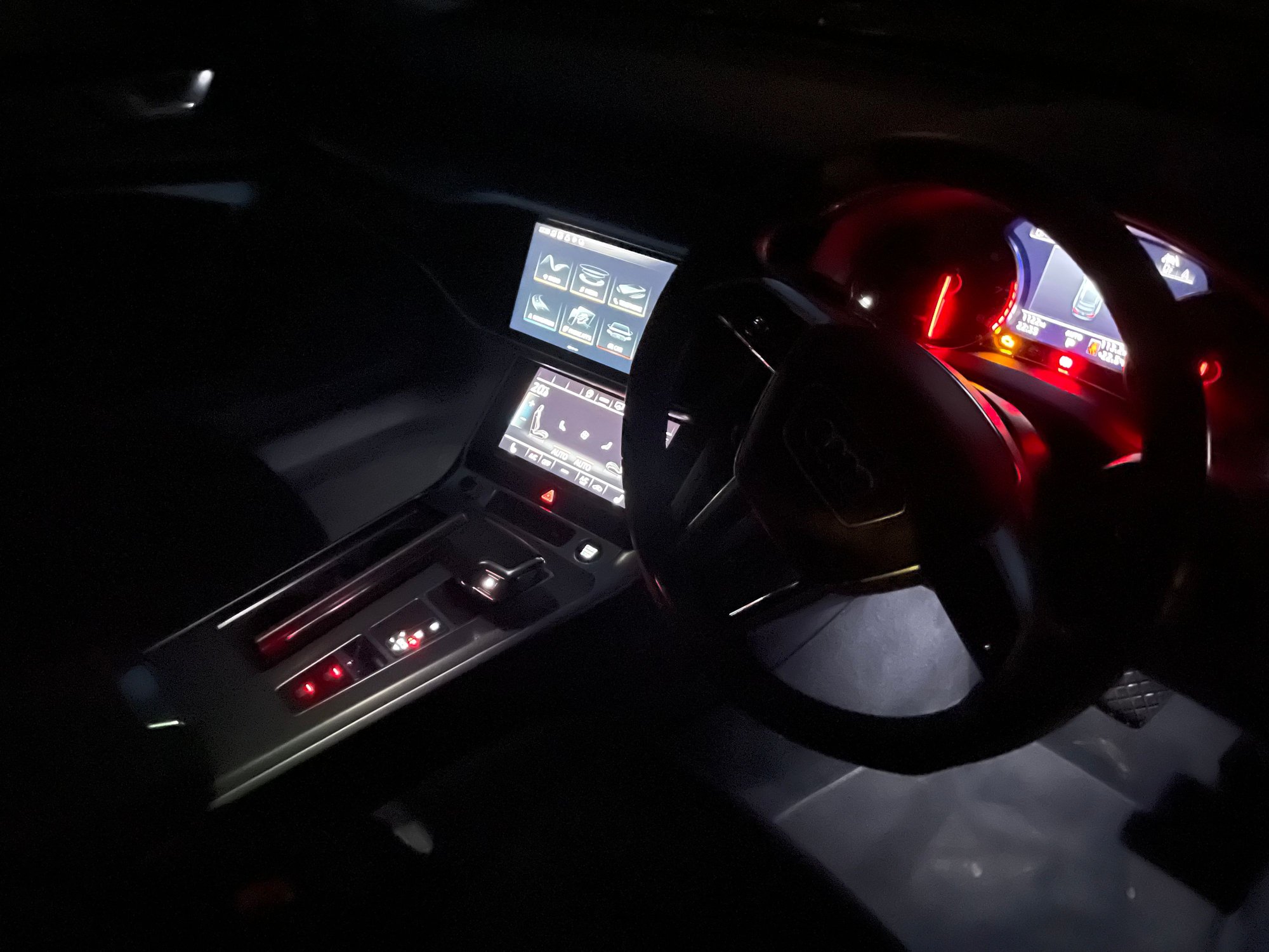 UK AUDI A6 AVANT 40 TFSI S Line [Tech Pack LED Interior Ambient